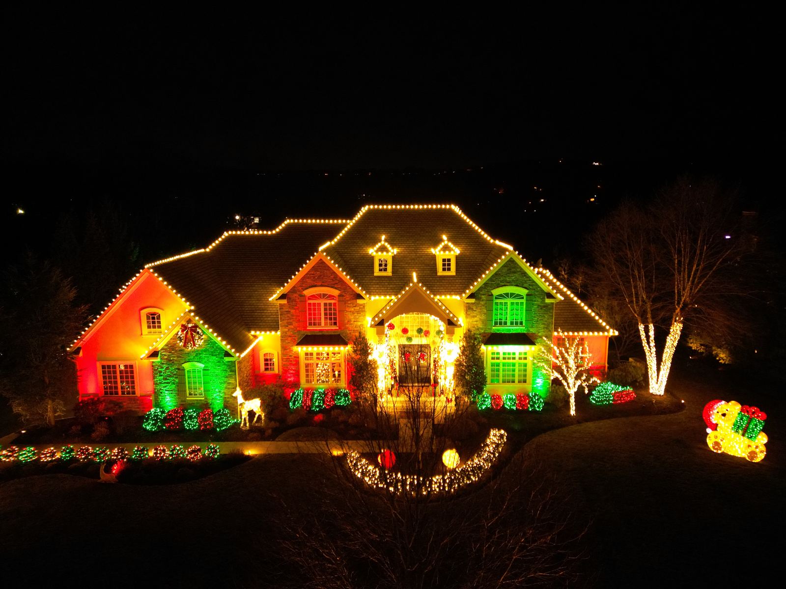 Golden Glow Christmas light installation on a North Jersey home